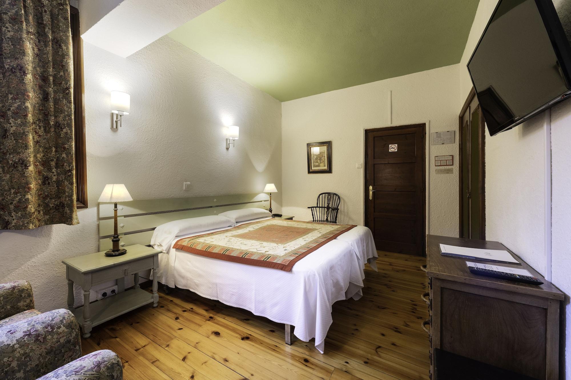 Conde Aznar Hotel Jaca Exterior foto