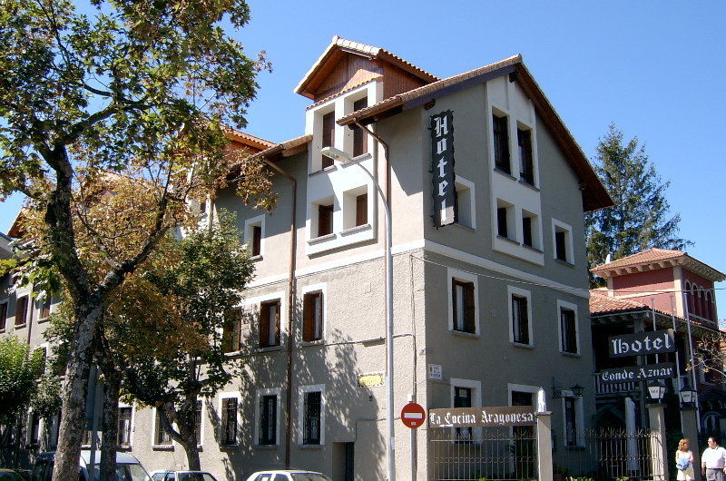 Conde Aznar Hotel Jaca Exterior foto